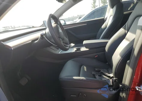 2025 Tesla Model Y z USA, uszkodzony, nr VIN 7SAYGDED9SF317722
